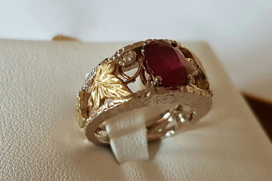 Anello foglia di rubino